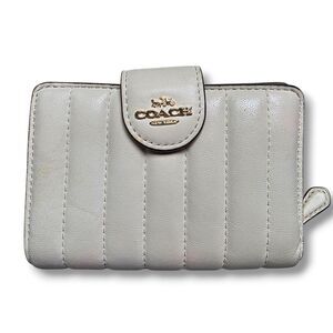 Coach Medium Accordion Quilted Wallet Off White